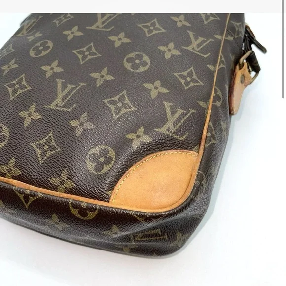 Authentic LOUIS VUITTON Danube Monogram Crossbody GM Bag LV - Picture 5 of 16